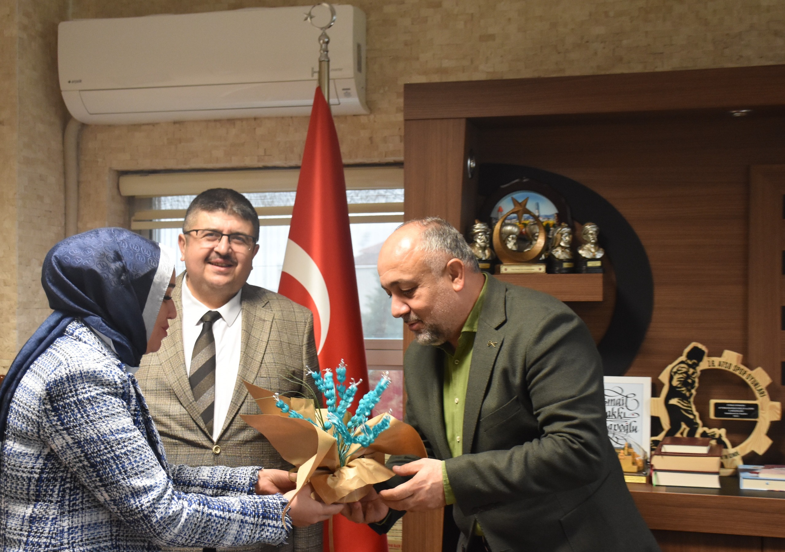 Gençlik Merkezleri Personelinden Müdür Kasapoğlu'na Ziyaret