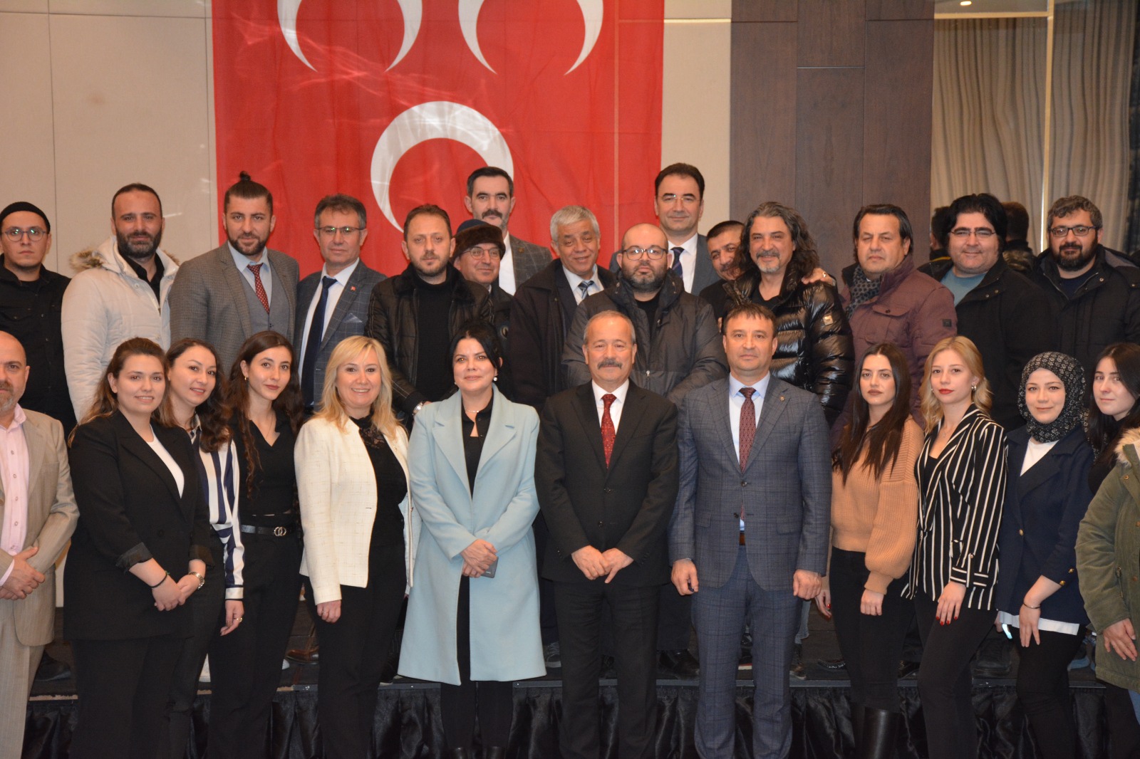 MİLLİYETÇİ HAREKET BASIN MENSUPLARIYLA TAYTAK:"HEPİNİZ BİZİM İÇİN ÇOK DEĞERLİSİNİZ"