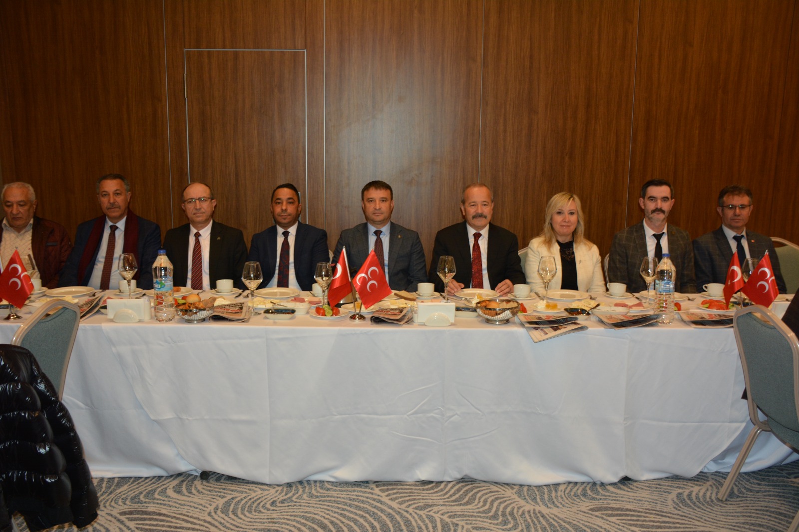MİLLİYETÇİ HAREKET BASIN MENSUPLARIYLA TAYTAK:"HEPİNİZ BİZİM İÇİN ÇOK DEĞERLİSİNİZ"