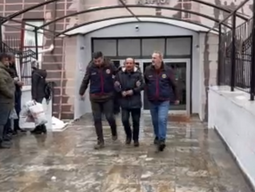 'SİGARA İÇME' MEVZUSUNDAN TARTIŞMA ÇIKTI