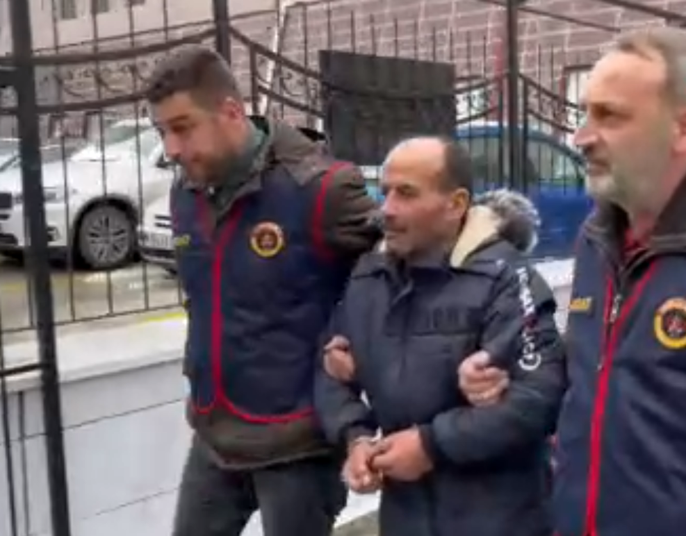 'SİGARA İÇME' MEVZUSUNDAN TARTIŞMA ÇIKTI