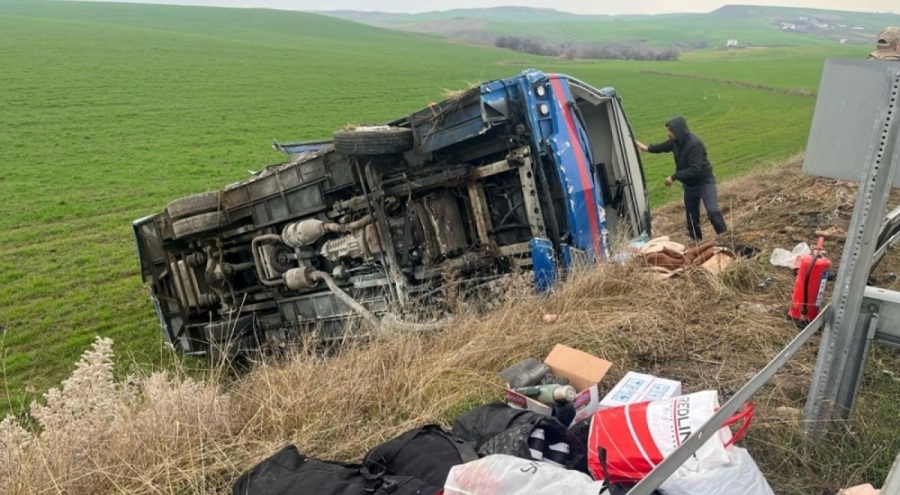 Cezaevi Aracı Devrildi: 4 Jandarma Personeli Ve 3 Hükümlü Yaralandı