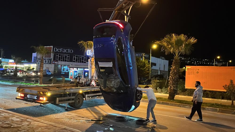 Ardı Ardına Takla Atan Lüks Otomobilden Sağ Kurtuldular