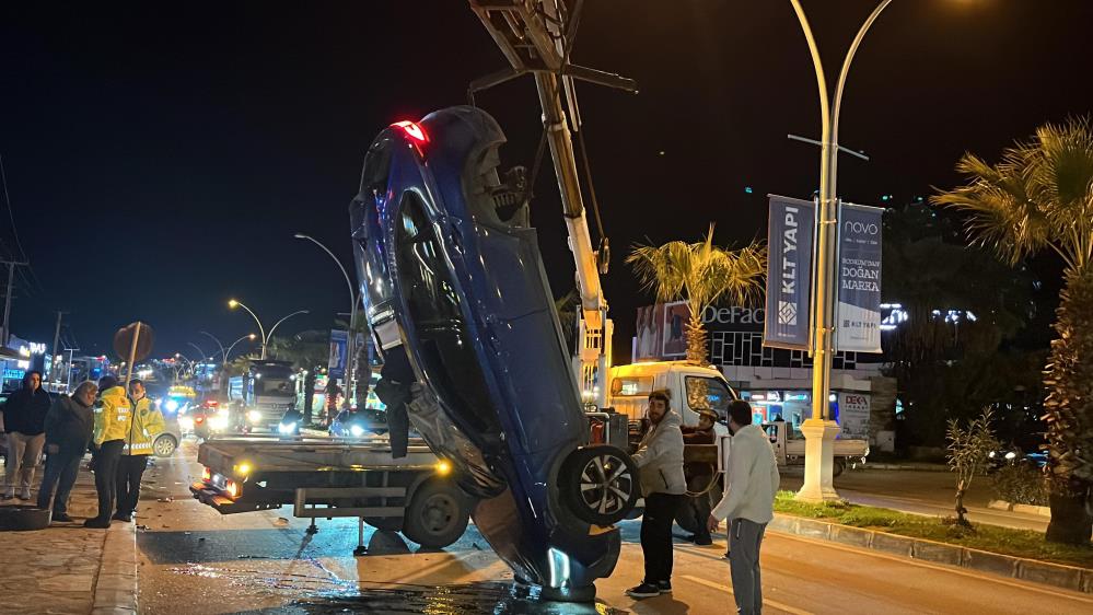 Ardı Ardına Takla Atan Lüks Otomobilden Sağ Kurtuldular