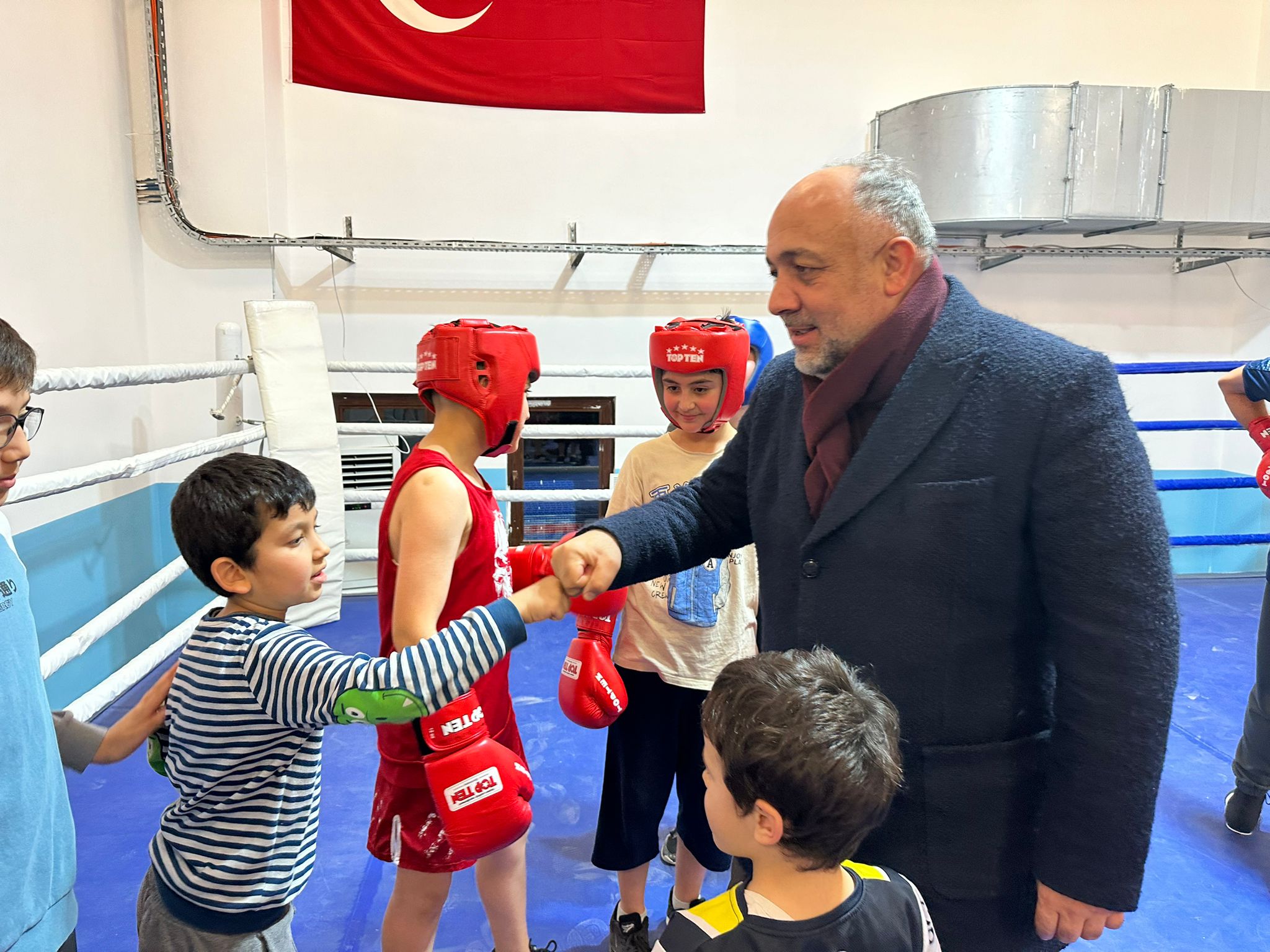 AFYONKARAHİSAR'DA GENÇLER FERDİ BOKS İL SEÇMELERİ TAMAMLANDI