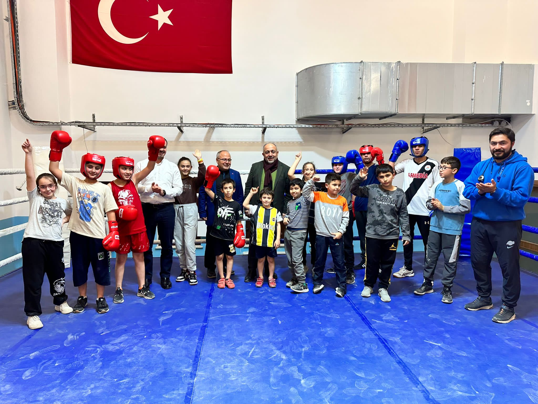 AFYONKARAHİSAR'DA GENÇLER FERDİ BOKS İL SEÇMELERİ TAMAMLANDI