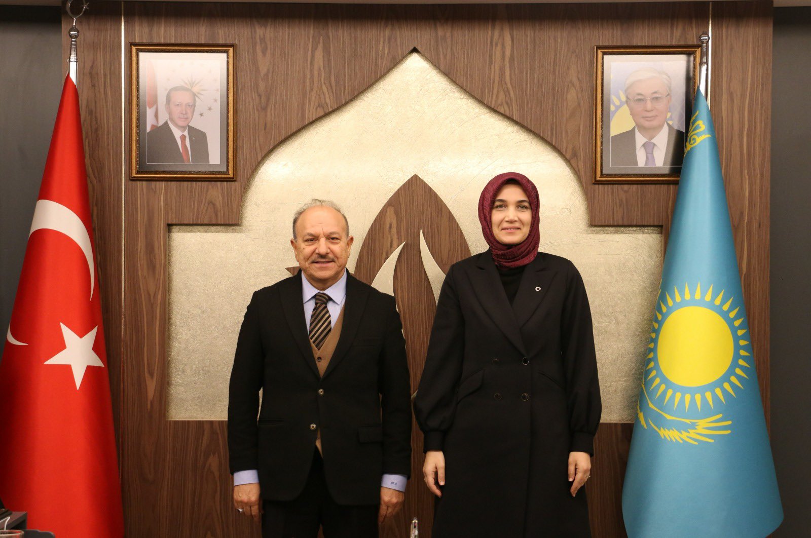 Afyonkarahisar Valisi Doç. Dr. Kübra Güran Yiğitbaşı, Ahmet Yesevi Üniversitesi Mütevelli Heyet Başkanı Prof. Dr. Muhittin Şimşek'i Ziyaret Etti