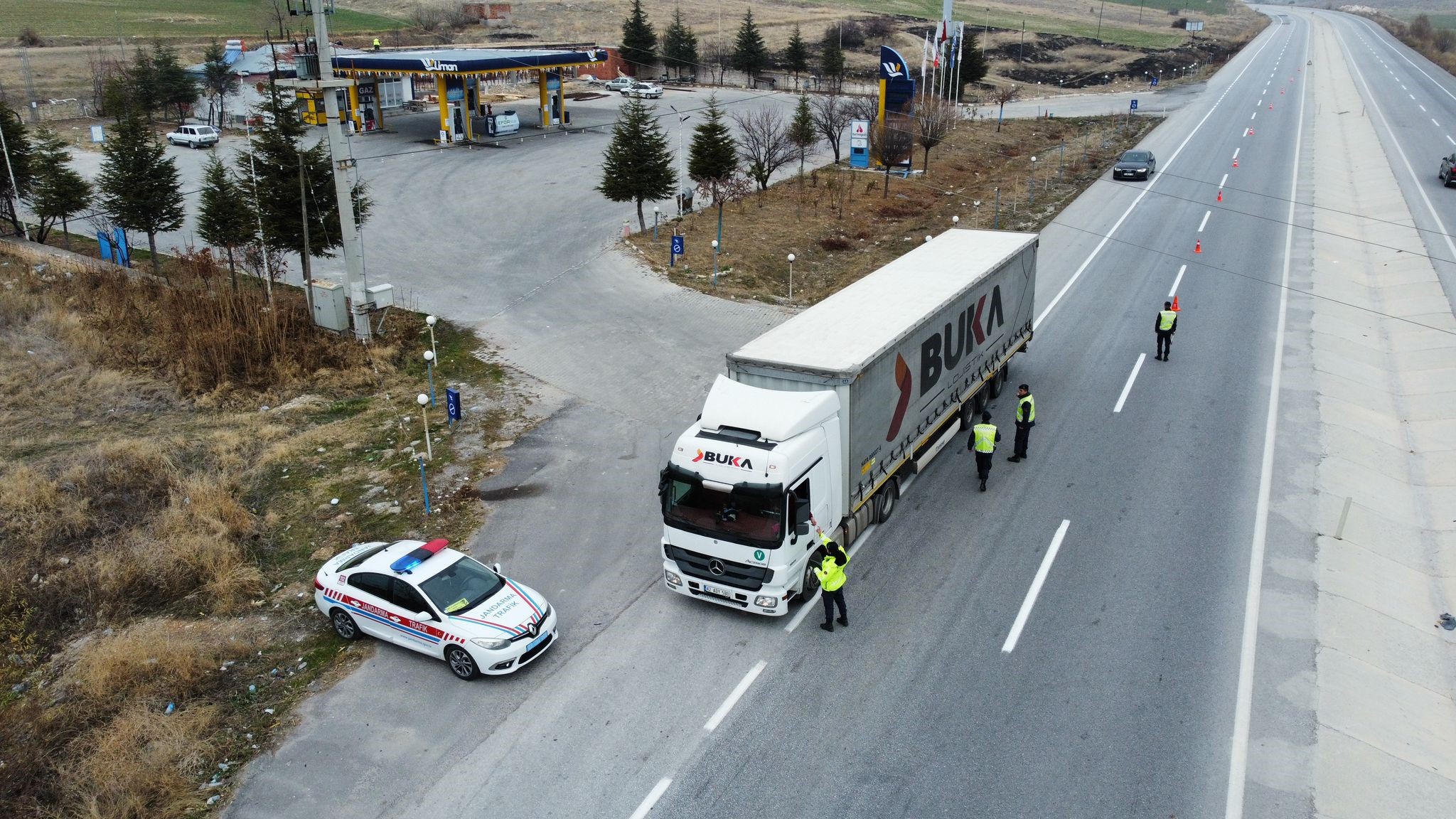 Afyonkarahisar'da Kurallara uymayan 17 araç sürücüsüne 11 bin 730 TL para cezası kesildi