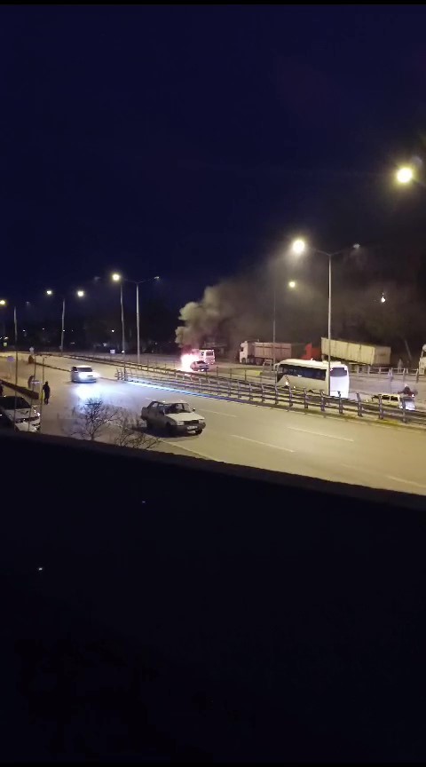 Otomobil Alev Topuna Döndü