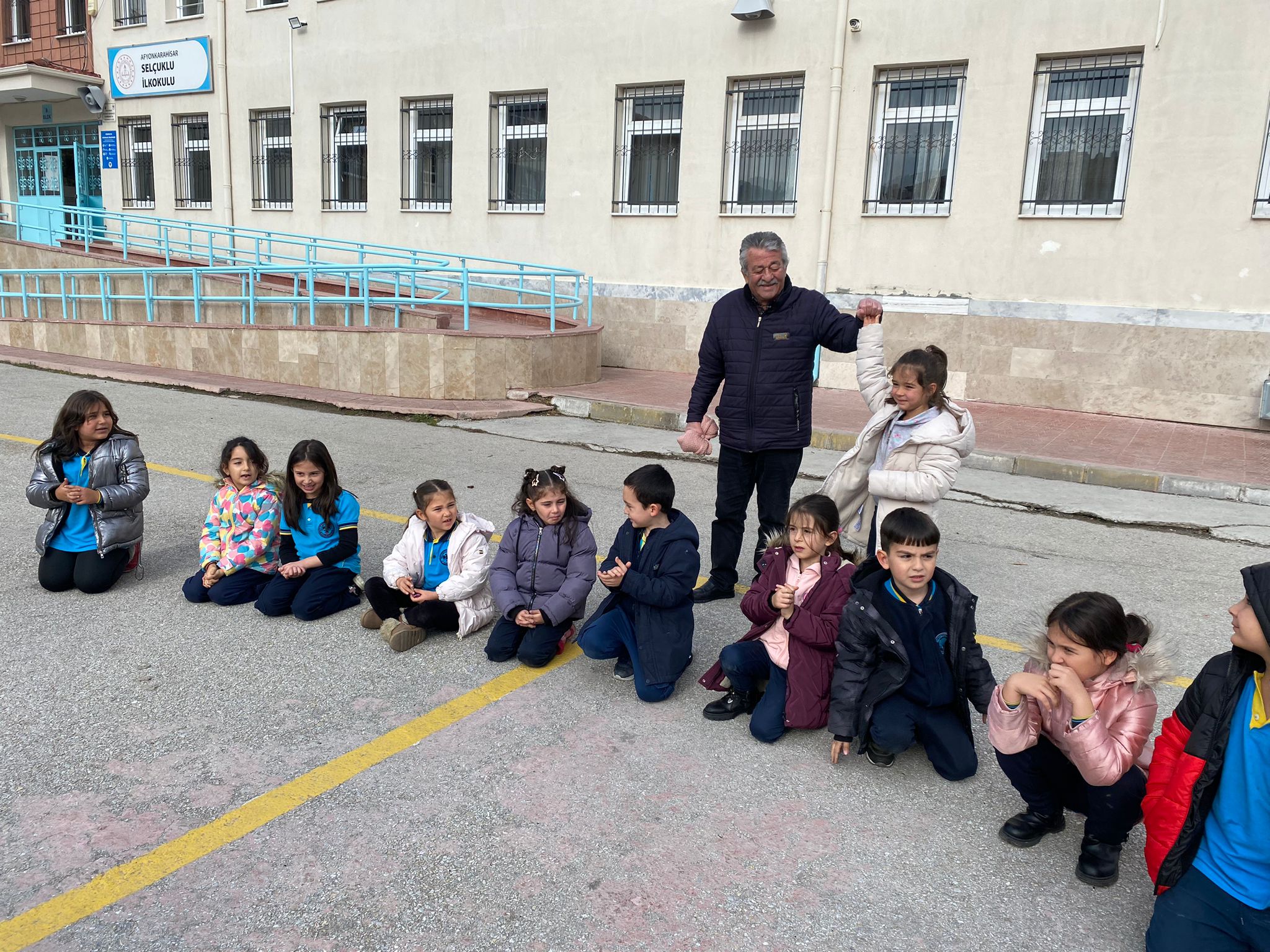 Afyonkarahisar'da Nesilleri bir araya getiren proje:Selçuklu İlkokulu'nda Dedem Okulda Projesi