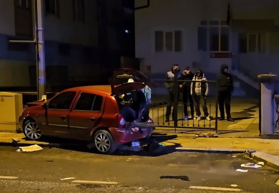 İki Otomobil Çarpıştı: 1 Yaralı