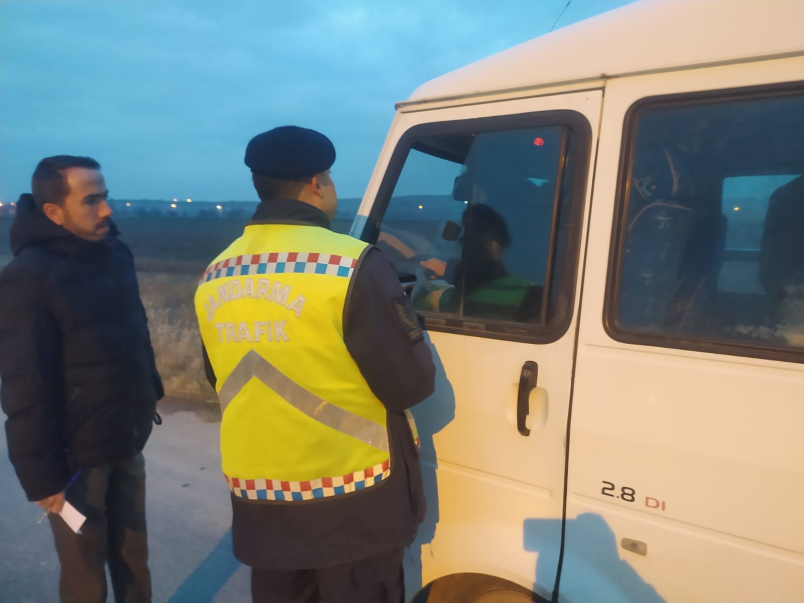 Bolvadin'de Jandarmadan Öğrenci Servislerine Şafak Denetimi