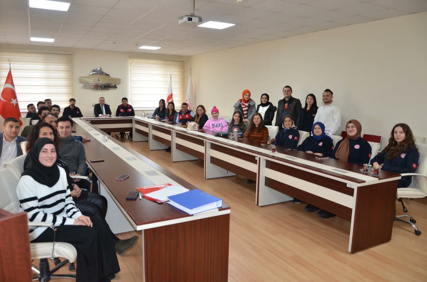 Afyon'da Acil Çağrılara İlk Onlar Bakıyor Müdür Eroğul Toplantıda Bir Araya Geldi
