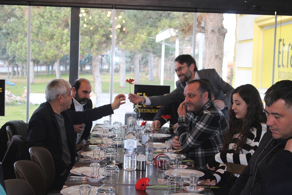 "ÇALIŞAN GAZETECİLER'İN YANINDAYIZ"