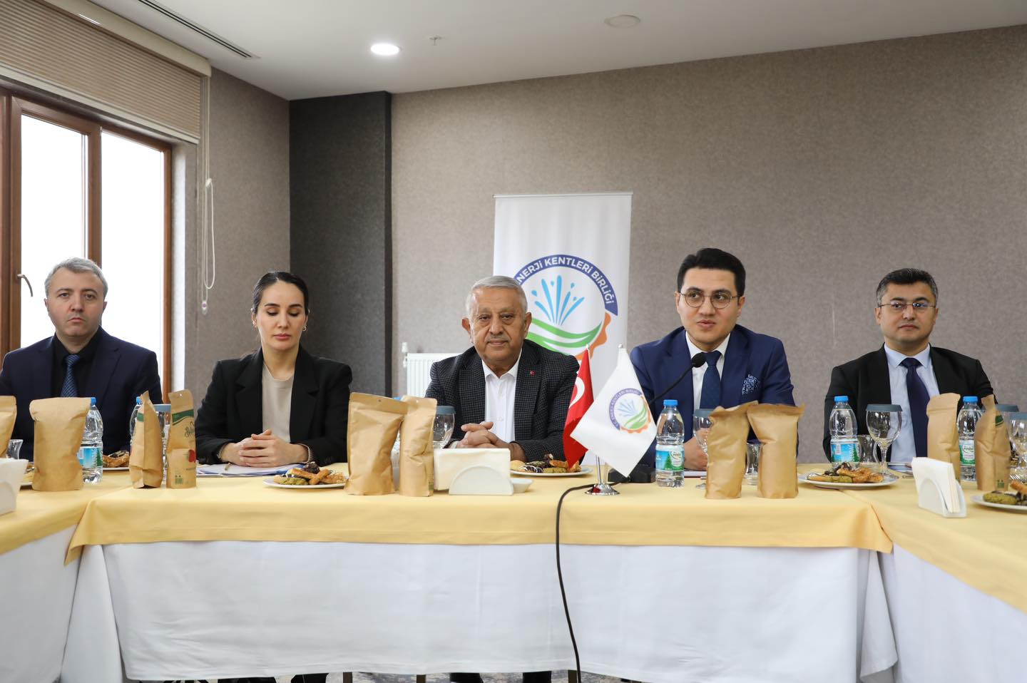 Başkan Zeybek Ev Sahipliği Yaptı Enerji Kentleri Birliği Üyeleri Afyon'da Ağırlandı