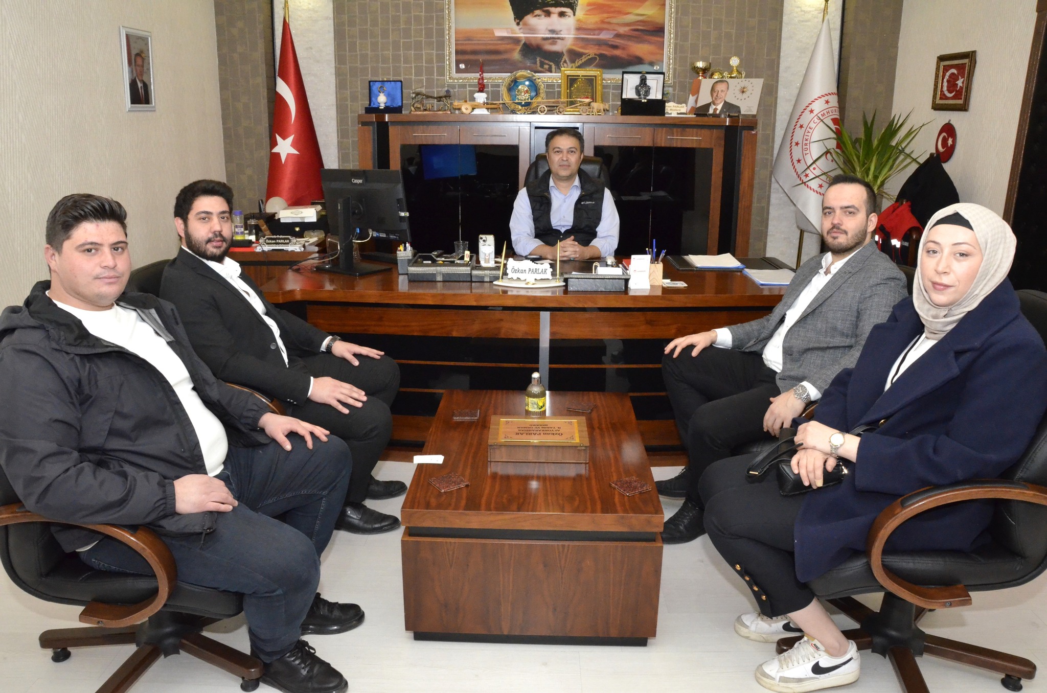 Genç İş Adamları Müdür Parlak'ı Ziyaret Etti