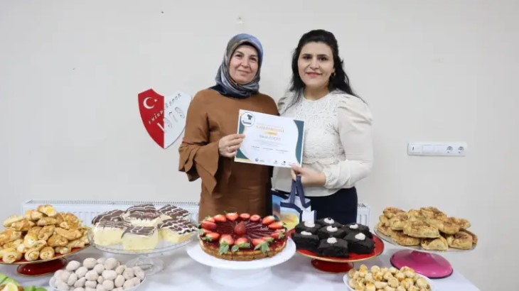 Emirdağ Belediyesi Mutfak Atölyesi Kursiyerlerine Sertifikaları Verildi