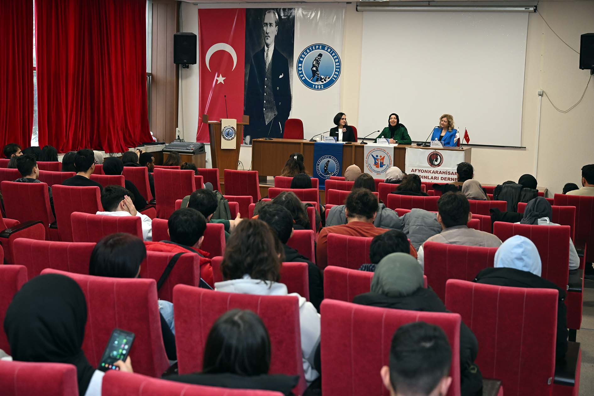 "İş Hayatında Kadınlar ve İlham Veren Başarı Hikayeleri" Söyleşi Programı Gerçekleştirildi