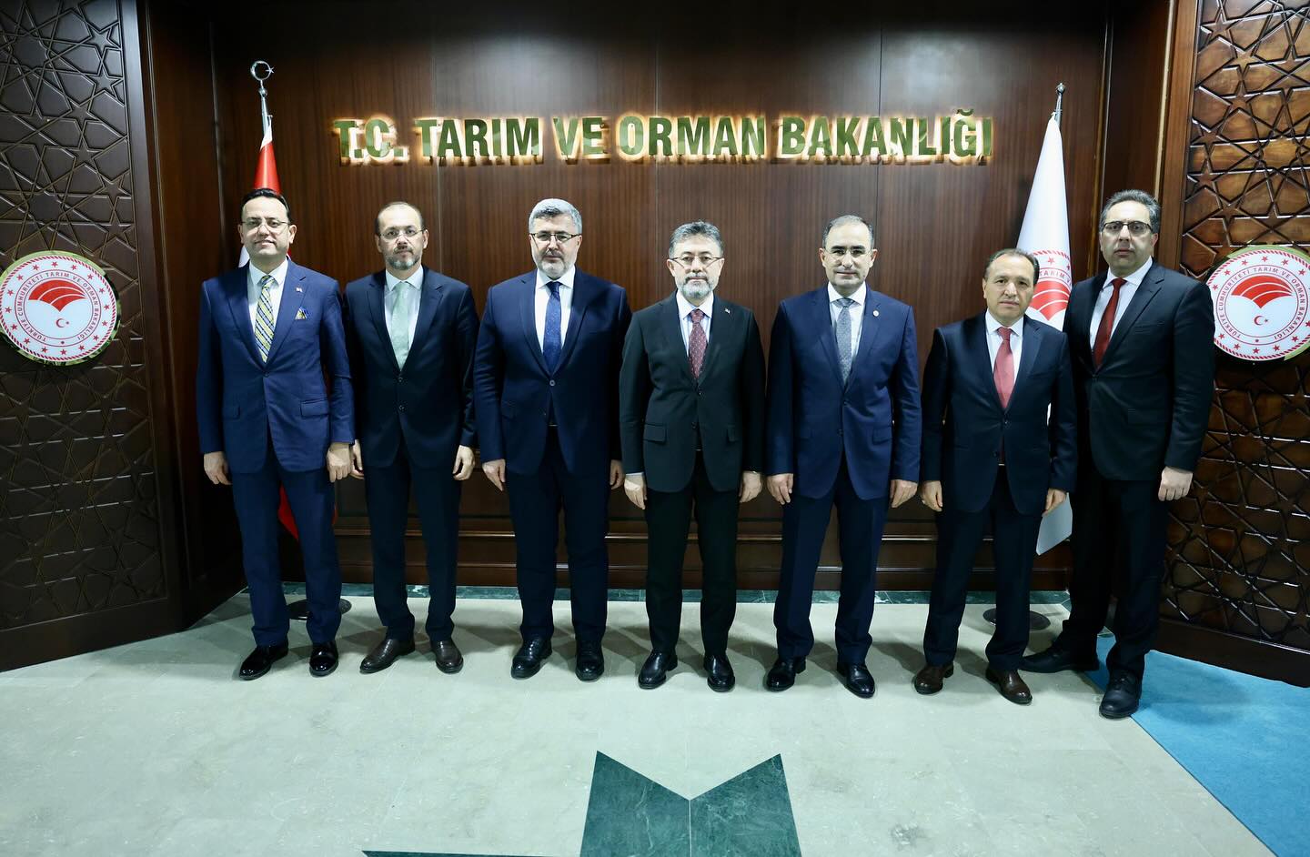 AK PARTİ AFYON MİLLETVEKİLLERİ VE REKTÖRLERDEN , TARIM VE ORMAN BAKANI İBRAHİM YUMAKLI’YA ZİYARET