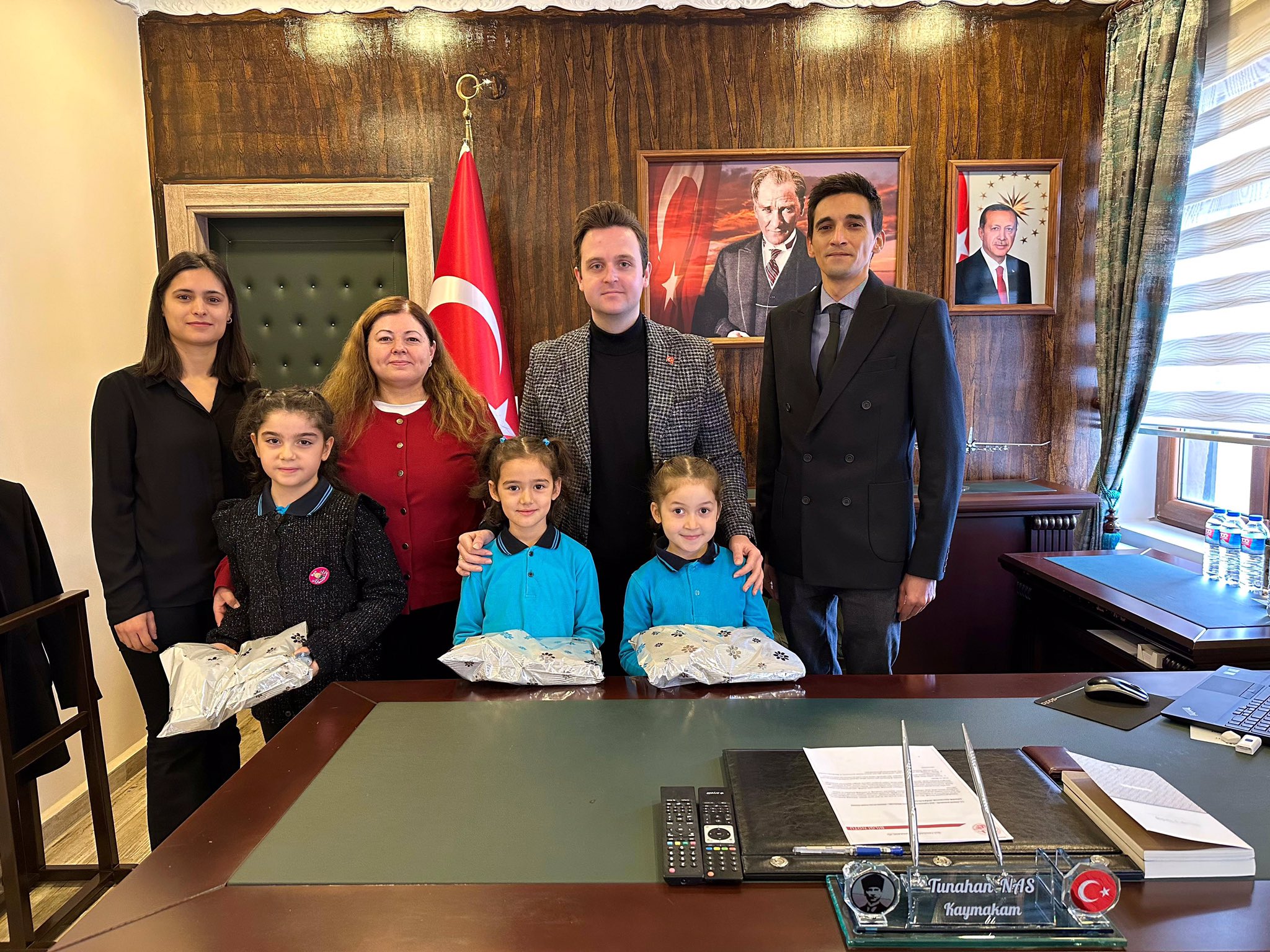 Yeşilçiftlikli Minikler Kaymakam Nas'ı Ziyaret Etti