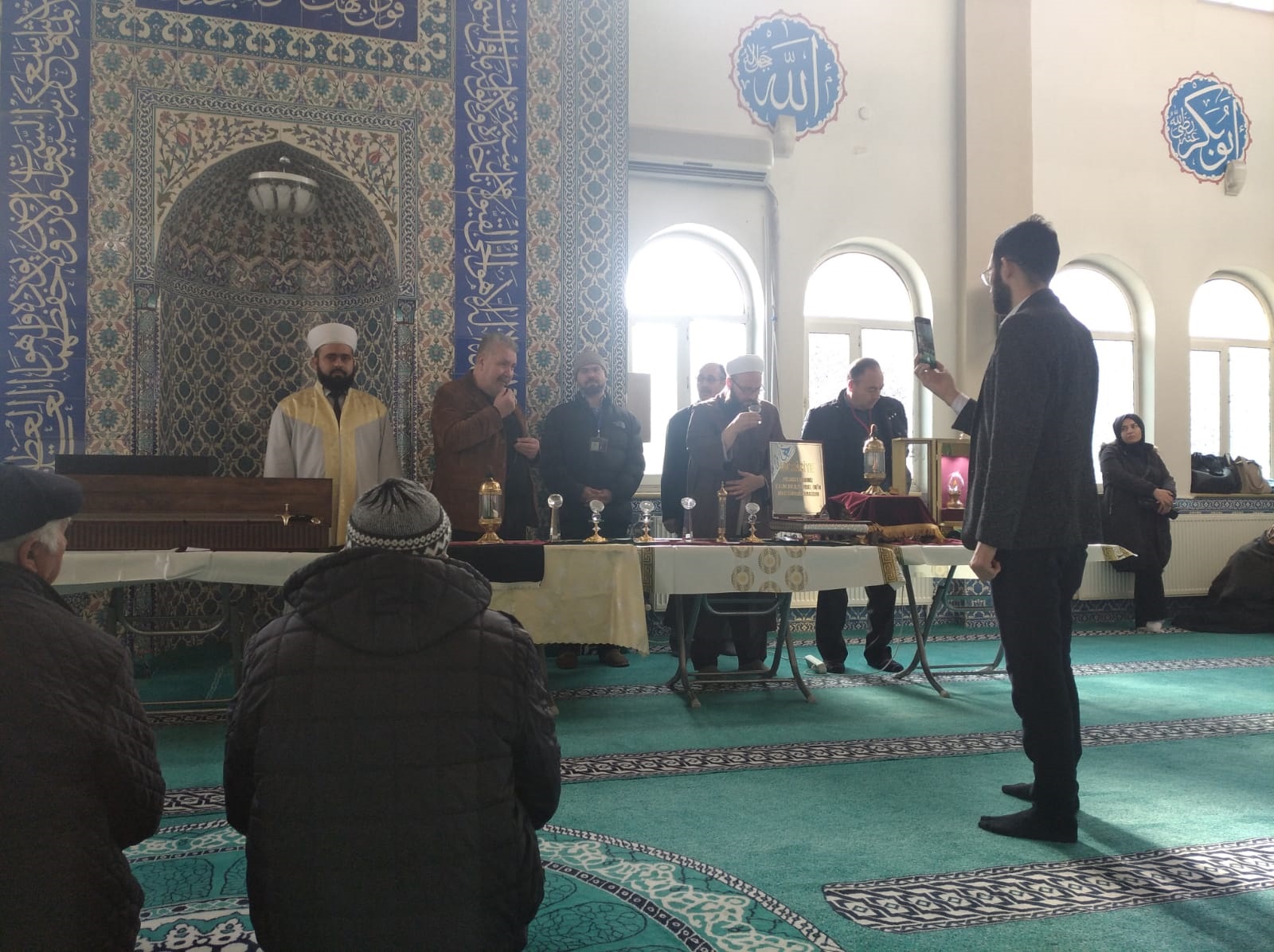 Kutsal Emanetler İhsaniye'de Sergilendi Vatandaşlar Sergiye Yoğun İlgi Gösterdi