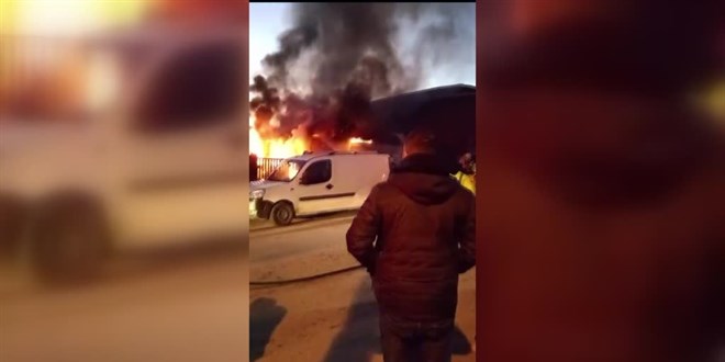 İŞÇİLERİN KALDIĞI KONTEYNERDE YANGIN ÇIKTI