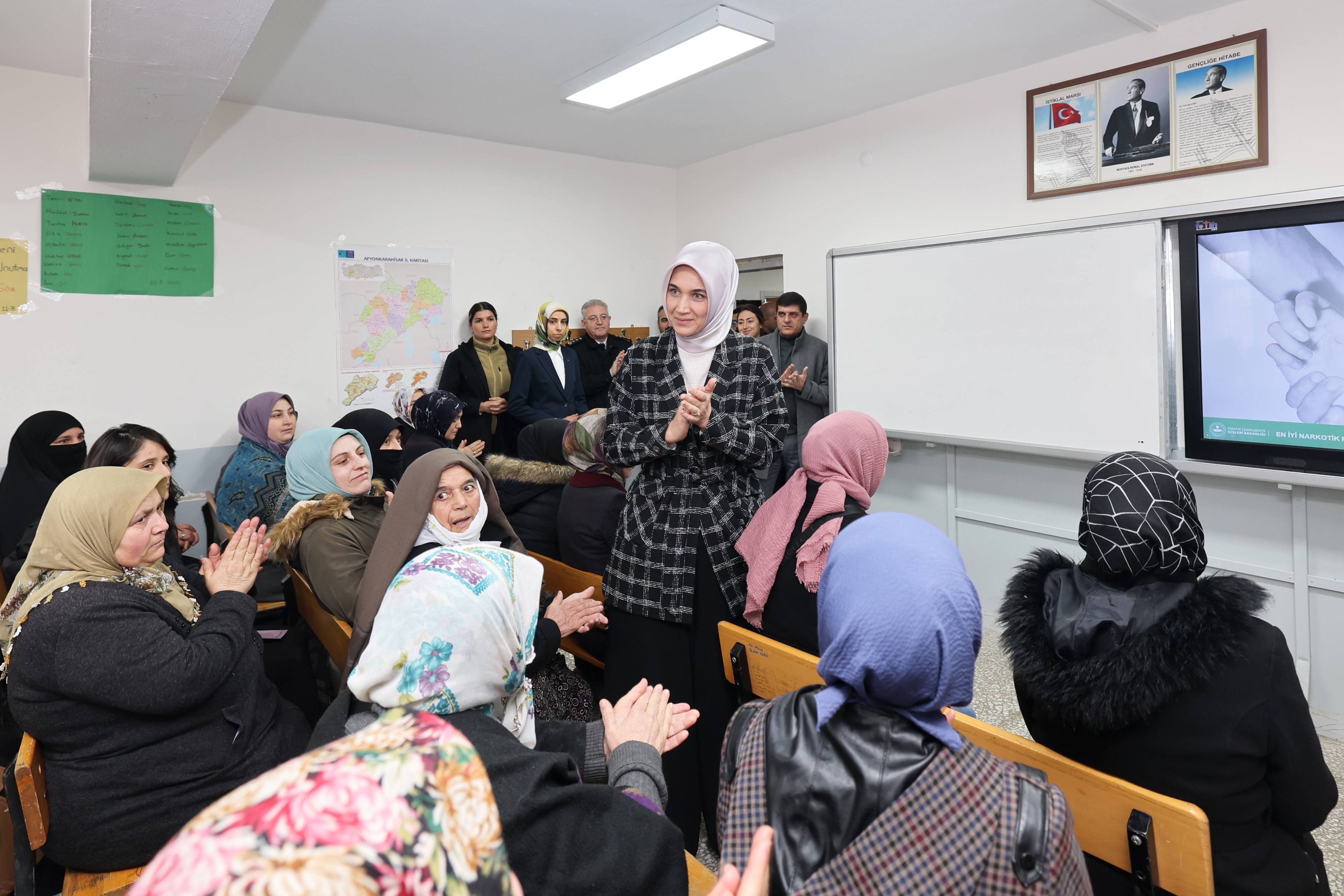 Devlet Ana Eğitimlere Katıldı Afyon'da Uyuşturucuya Geçit Yok