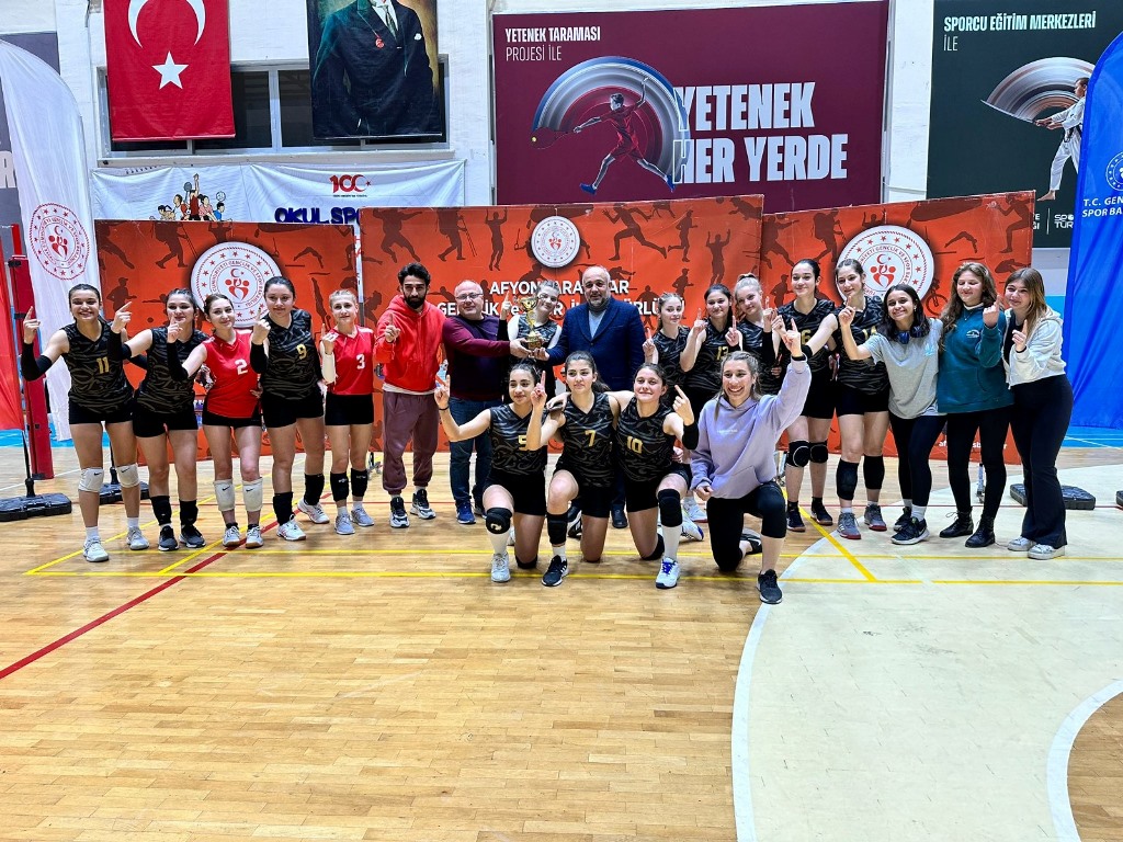 GENÇ KIZLAR VOLEYBOL MÜSABAKALARI TAMAMLANDI