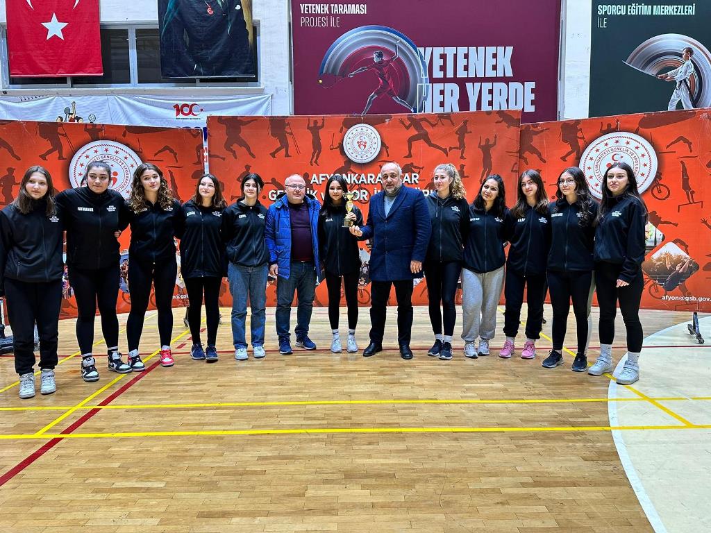 GENÇ KIZLAR VOLEYBOL MÜSABAKALARI TAMAMLANDI