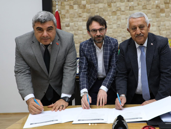 Afyon Belediyesi ve Eğitim Bir-Sen, 8. Kez Kitap Okuma Yarışması İçin Protokol İmzaladı