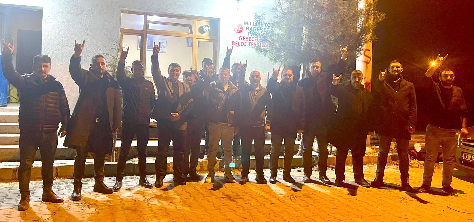 MHP GEBECELERDE GÖVDE GÖSTERİSİ YAPTI