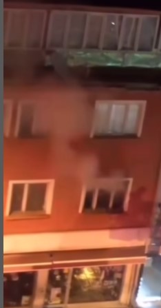 Afyonkarahisar'da Yangın: Kurtuluş Caddesi'ndeki İki Katlı Ev Alevlere Teslim Oldu
