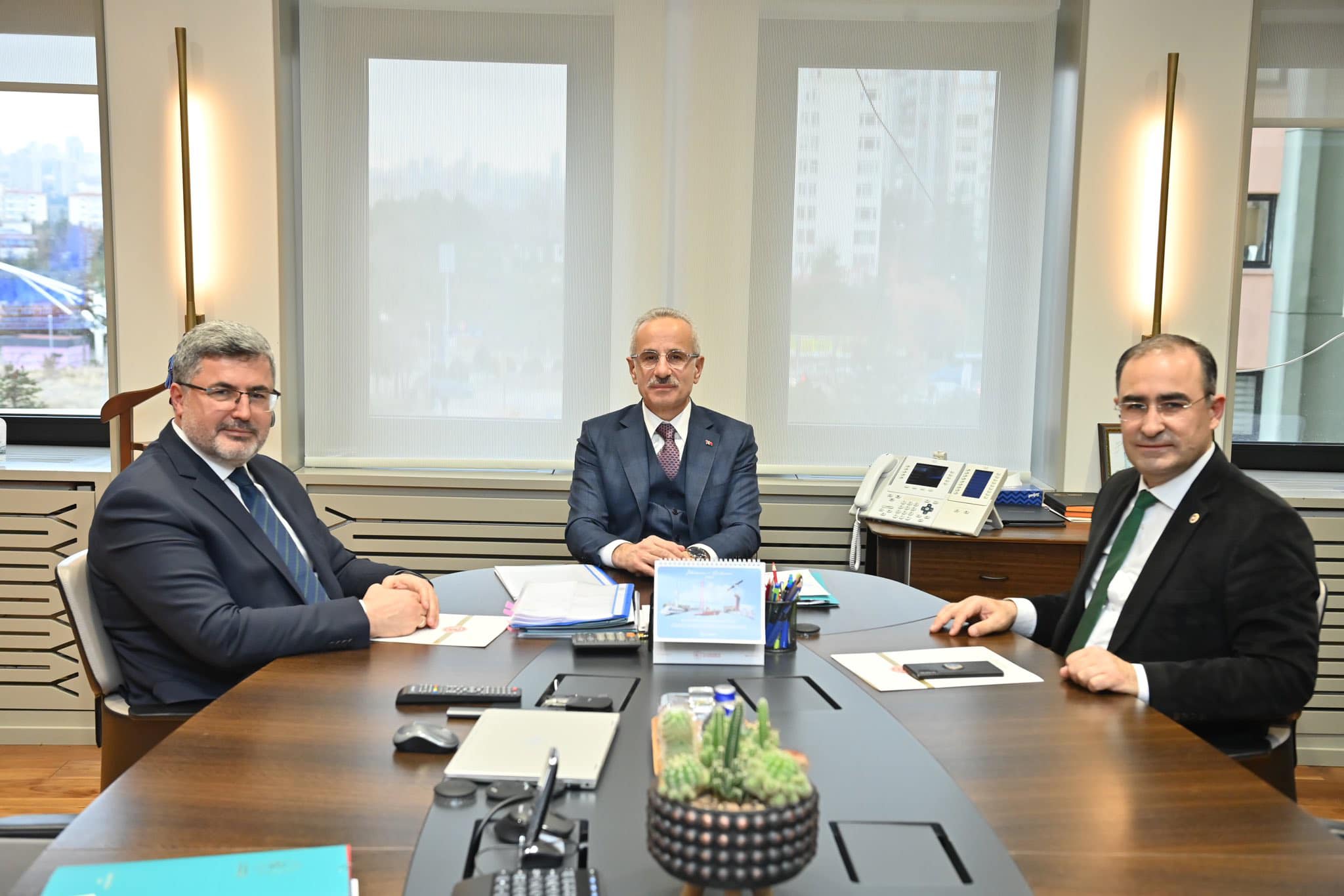 AK Parti Afyonkarahisar Milletvekilleri, Ulaştırma ve Altyapı Bakanı Abdülkadir Uraloğlu'nu Ziyaret Etti