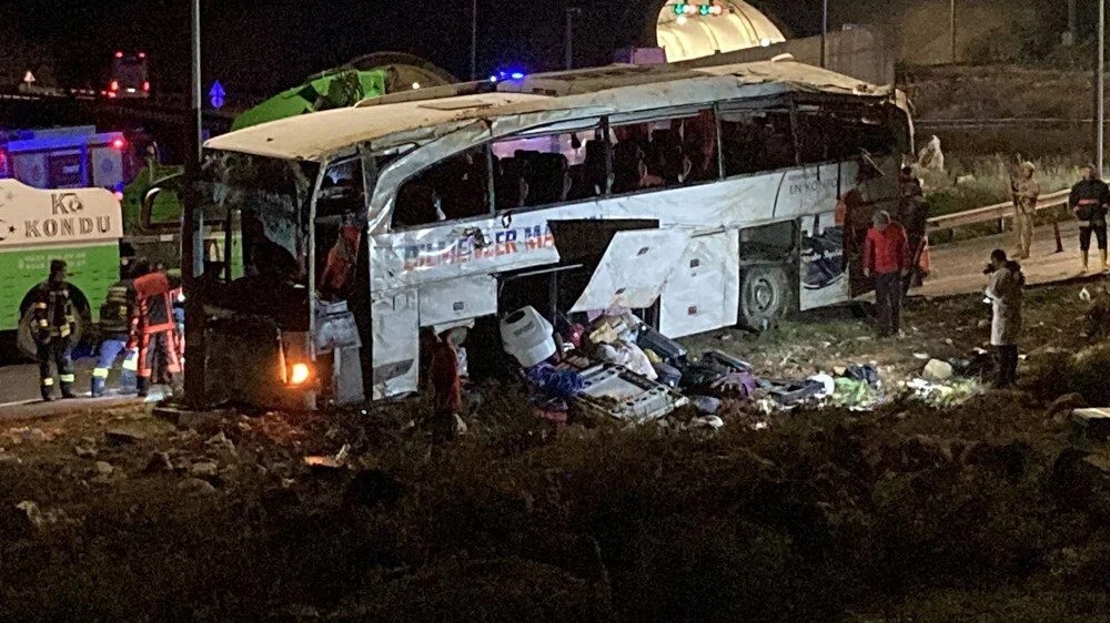 Antalya Yolunda Otobüs Devrildi 9 Ölü 30 Yaralı