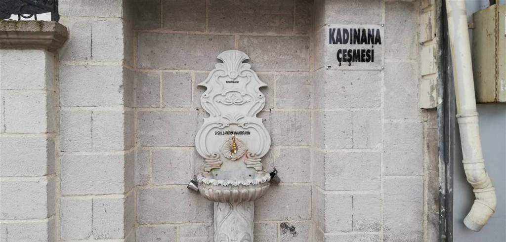 Kadınanalar Şehrin Sembolleri: 'Şehri Susuz Kalmaktan Kurtaran Kadın'