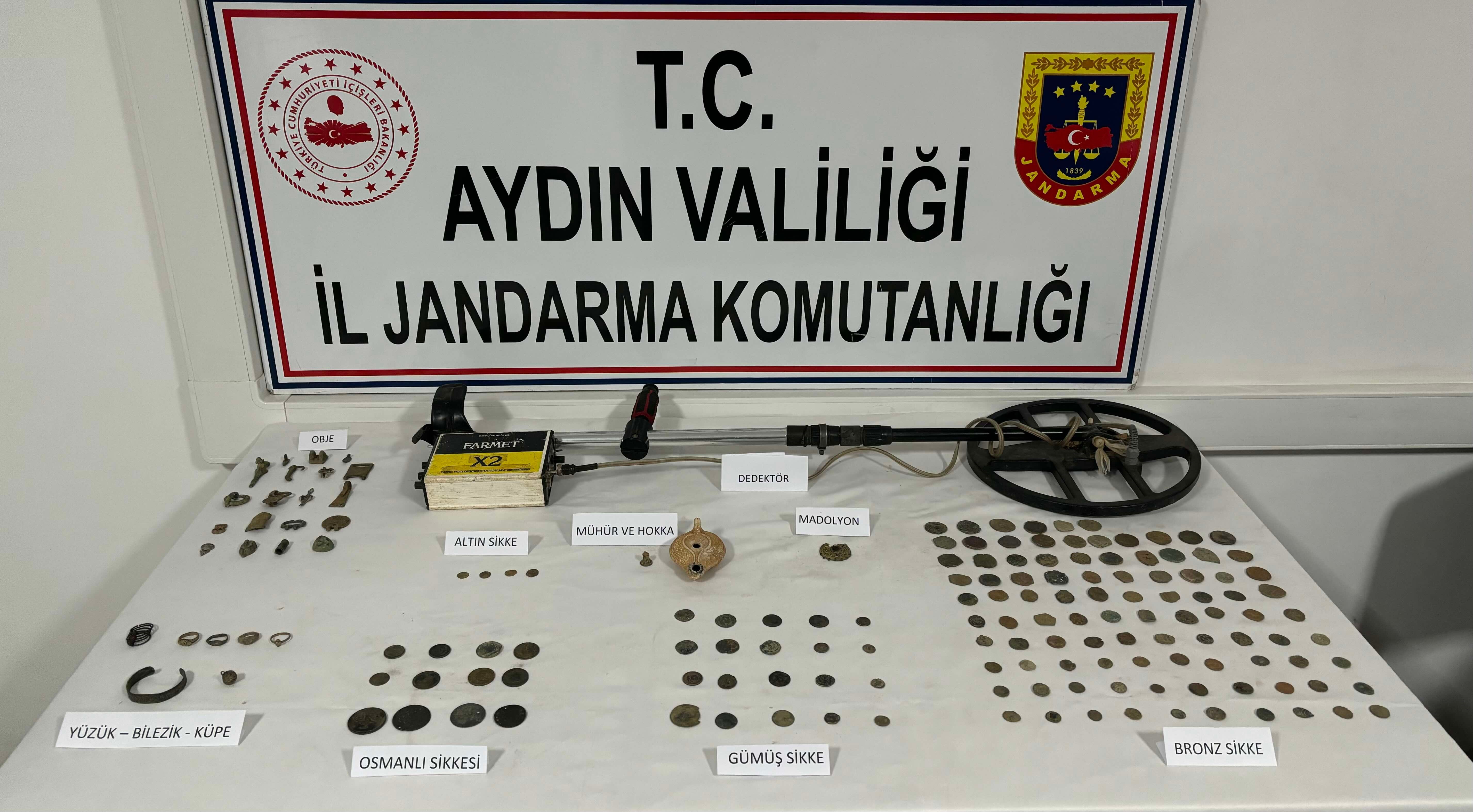 ELİNDEKİ TARİHİ ESERLERİ SATMAYA ÇALIŞTI