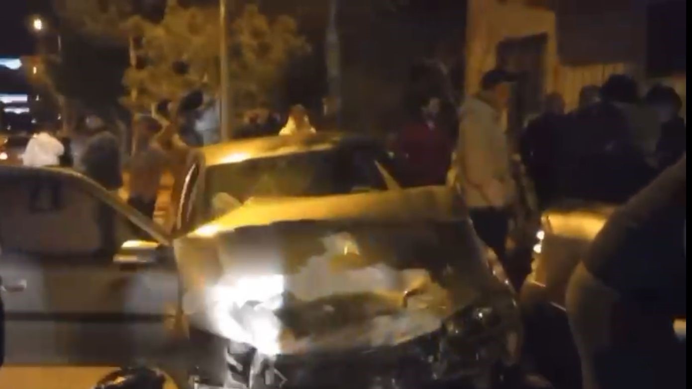 2 OTOMOBİL ÇARPIŞTI: