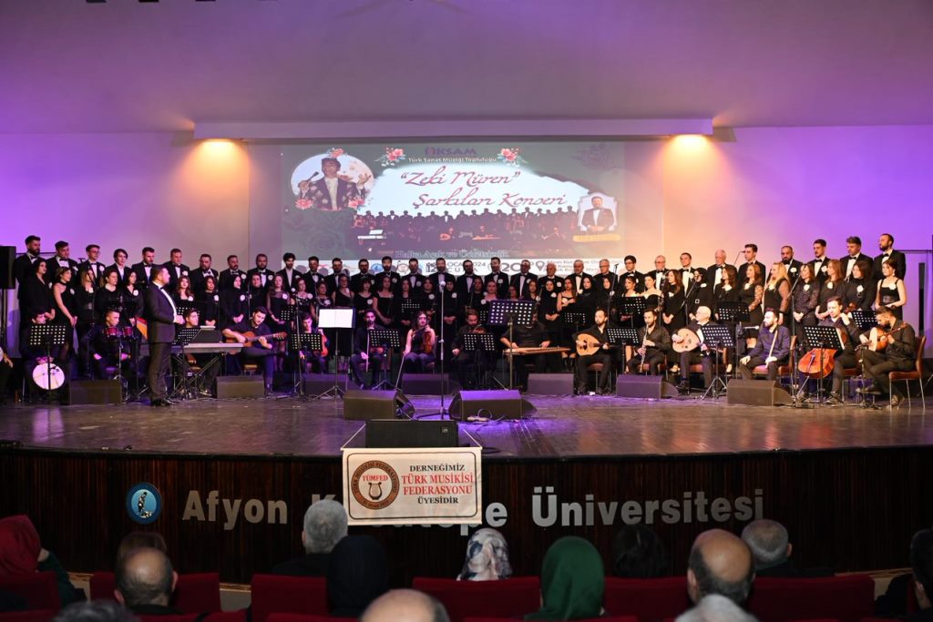 ZEKİ MÜREN'İN ŞARKILARI SANATSEVERLERLE BULUŞTU