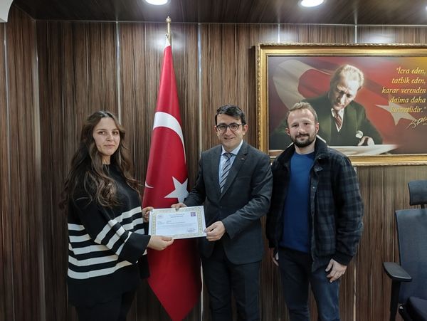 Sağlıkçılara Ödüllerini Kaymakam Kara Verdi