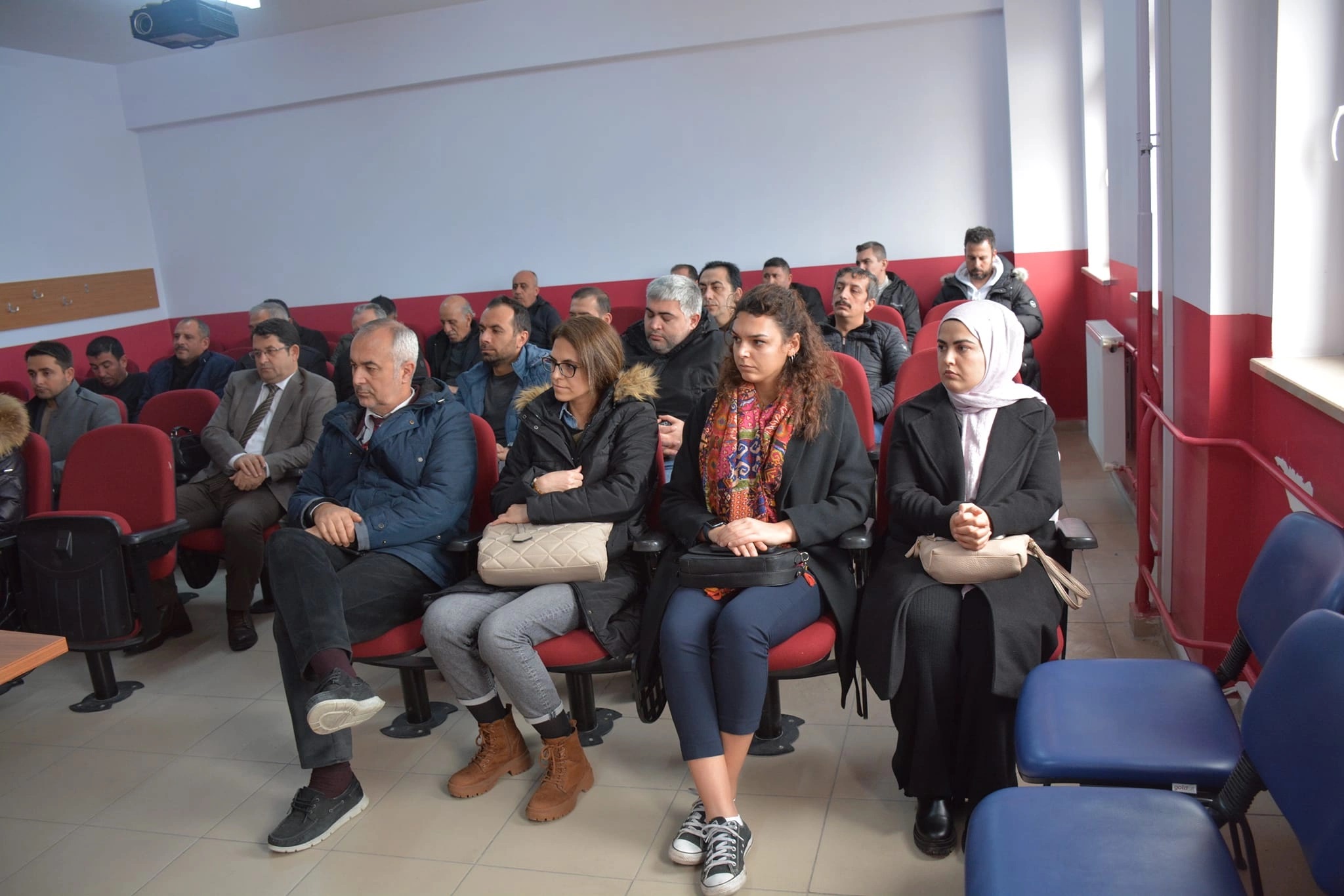 Müdür Emeksiz Toplantıya Başkanlık Yaptı Okul Müdürleriyle Bir Araya Geldi