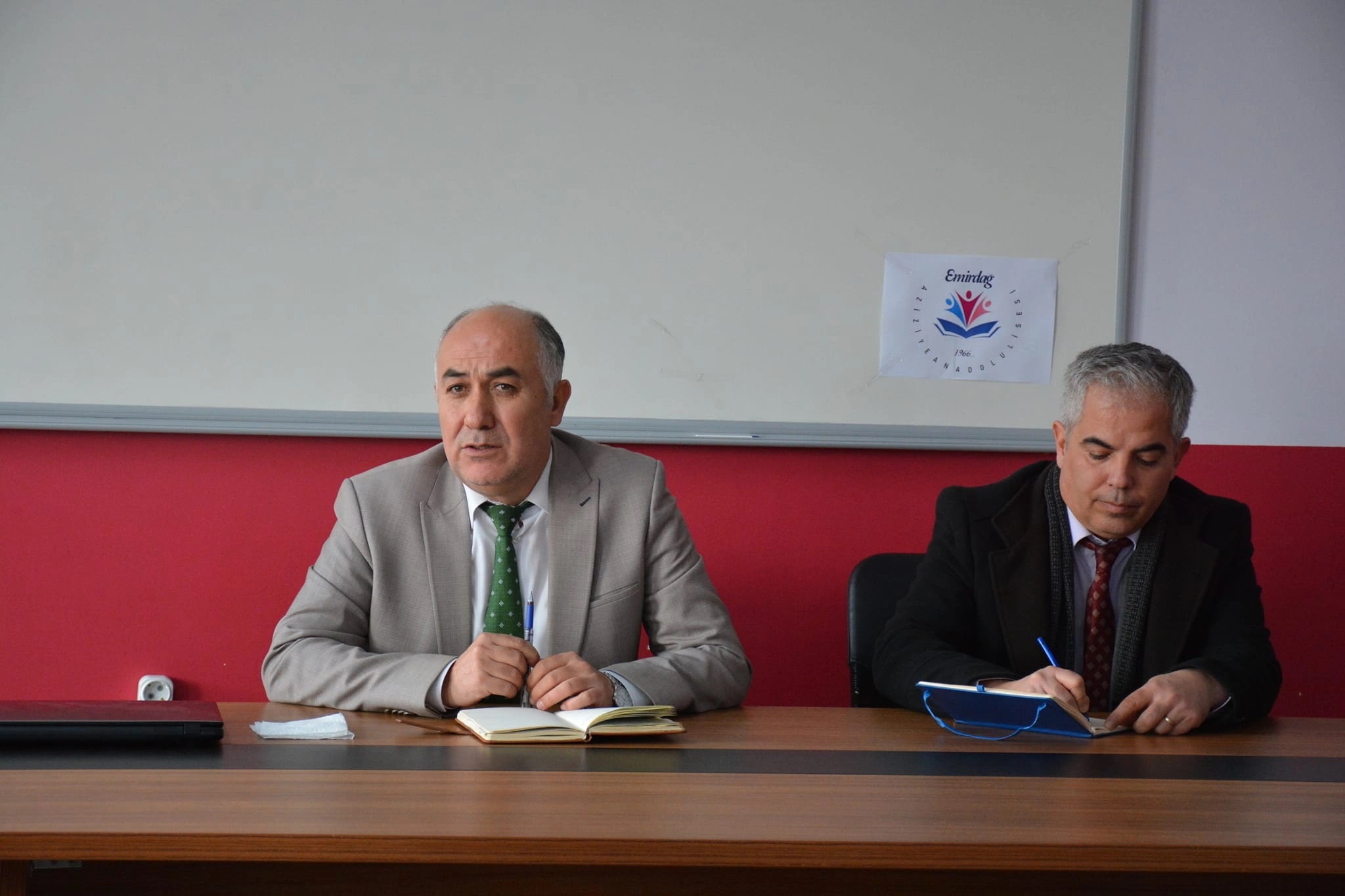Müdür Emeksiz Toplantıya Başkanlık Yaptı Okul Müdürleriyle Bir Araya Geldi