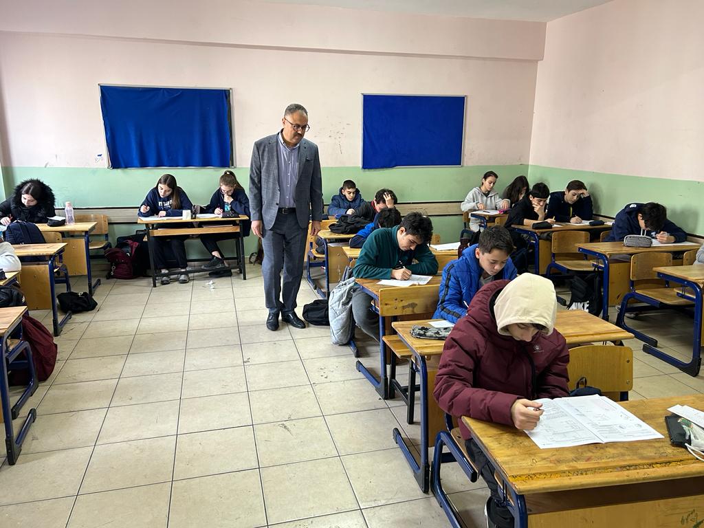 Afyon'da Ortaokul Son Sınıflara Deneme Sınavı Yapıldı