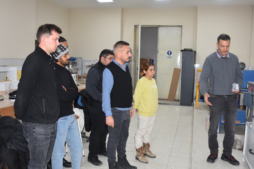 ÇALIŞTIĞI MADEN OCAĞINDA MÜHENDİS OLMAK İÇİN OKUYOR