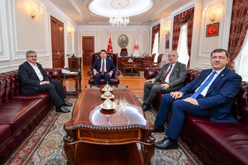 AK Partili Yurdunuseven Bakan Tunç'u Ziyaret Etti