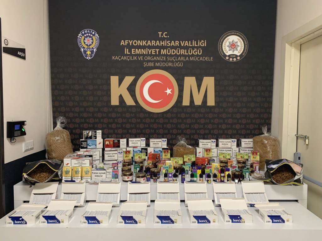 AFYON'DA 3 BİN 600 İÇİ DOLDURULMUŞ MAKARON YAKALANDI