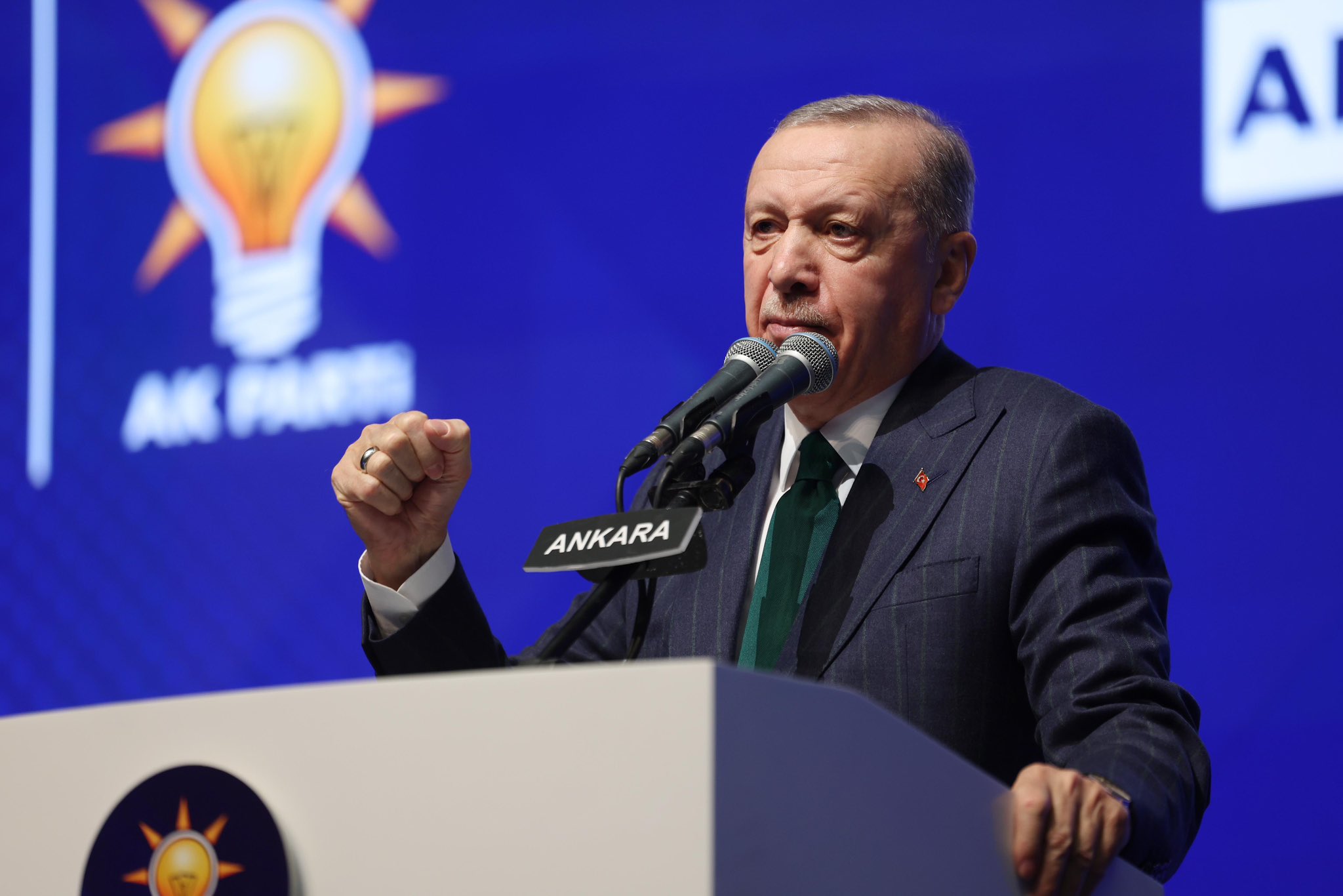 BAKAN GÖKTAŞ ULUÇAY’IN YANINDA  YER ALDI
