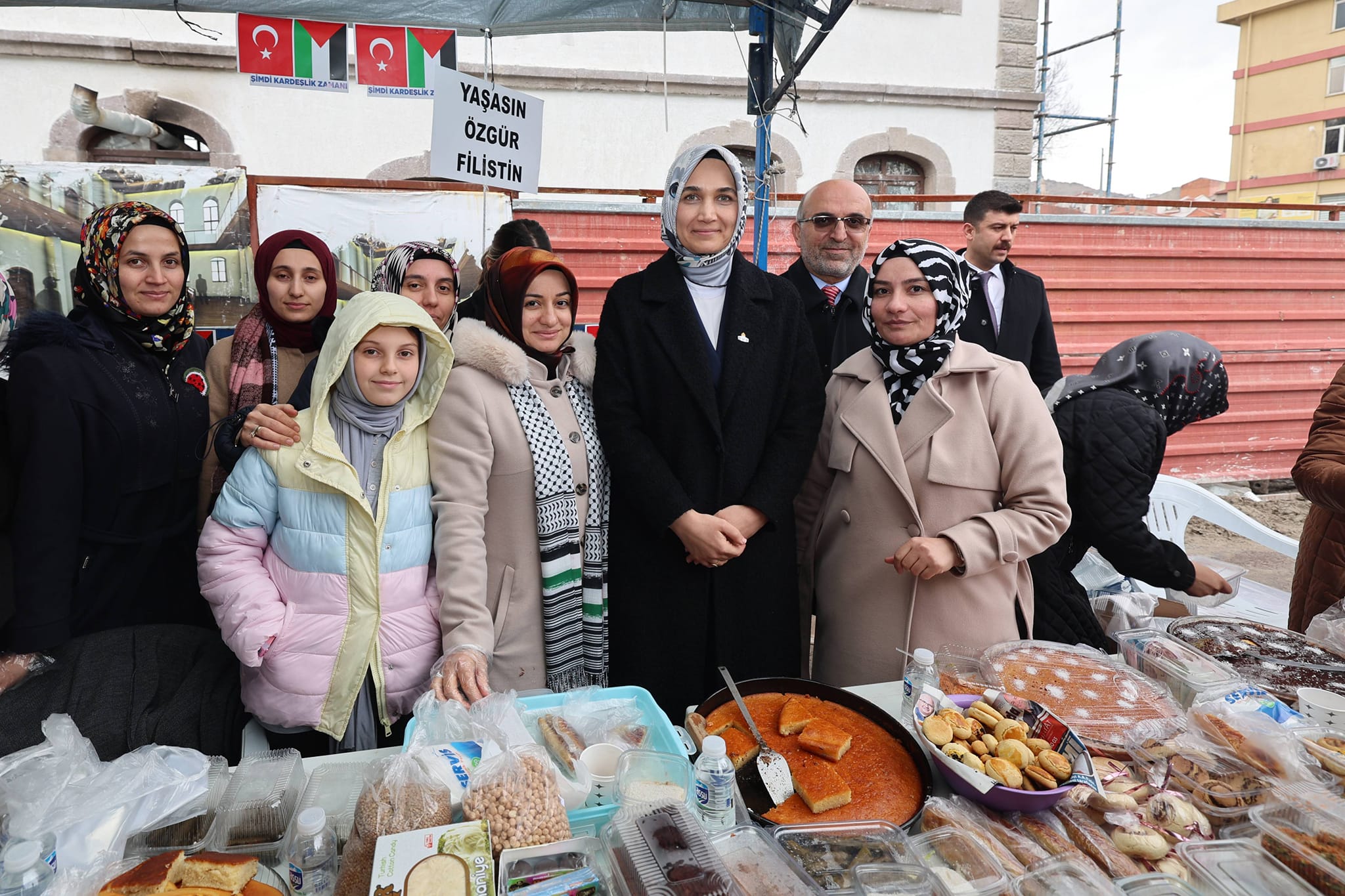 Vali Yiğitbaşı Filistin'e Destek Kermesine Katıldı
