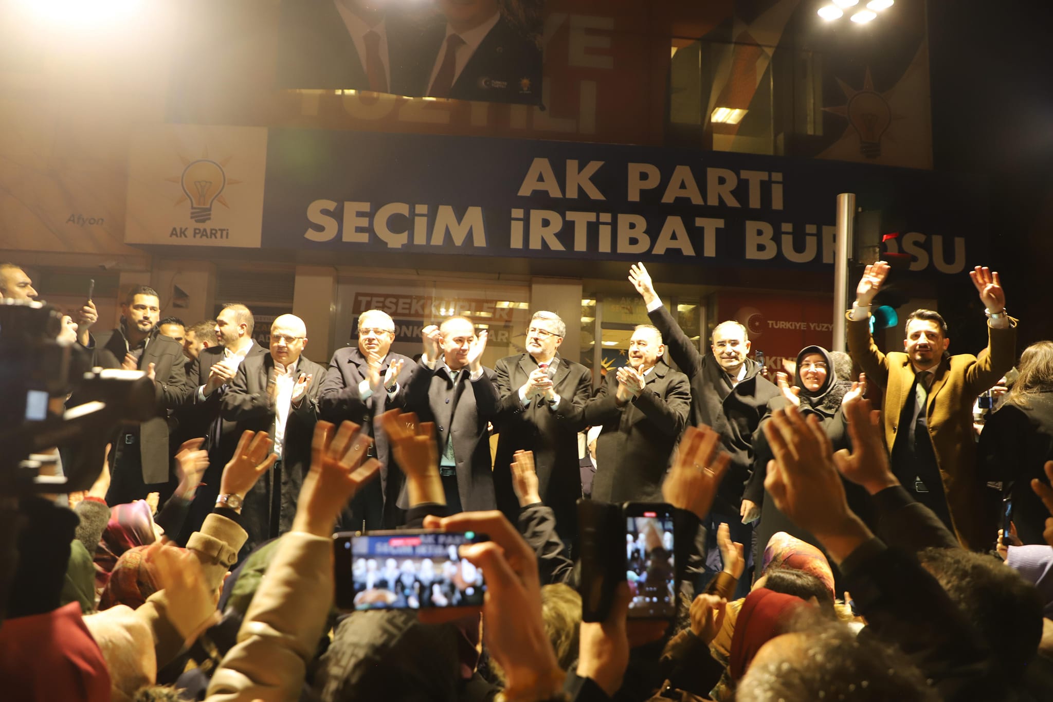 AK Kadınlardan Sahada Uluçay'a Tam Destek