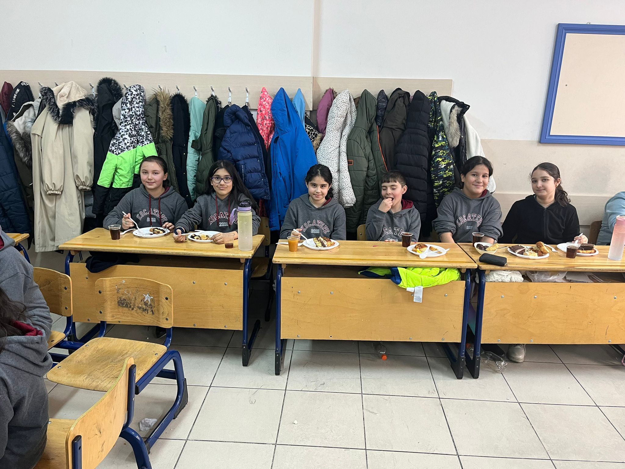 KOCATEPE ORTAOKULU'NDA RENKLİ SON HAFTA ETKİNLİĞİ
