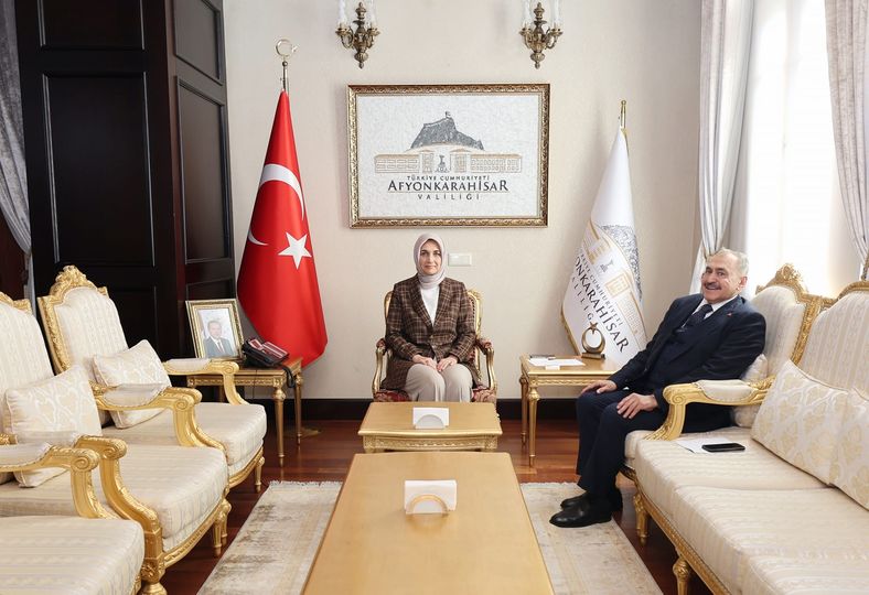 Afyon'un Köklü Siyasi İsmi Eski Bakan Eroğlu Valiliği Ziyaret Etti